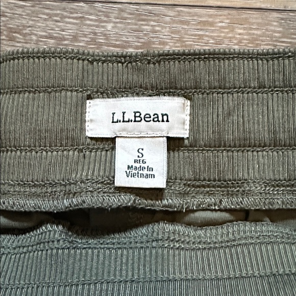 L.L. BEAN | Women's Vista Camp Pants, Straight-Leg Cargo in Thyme - Picture 3 of 16